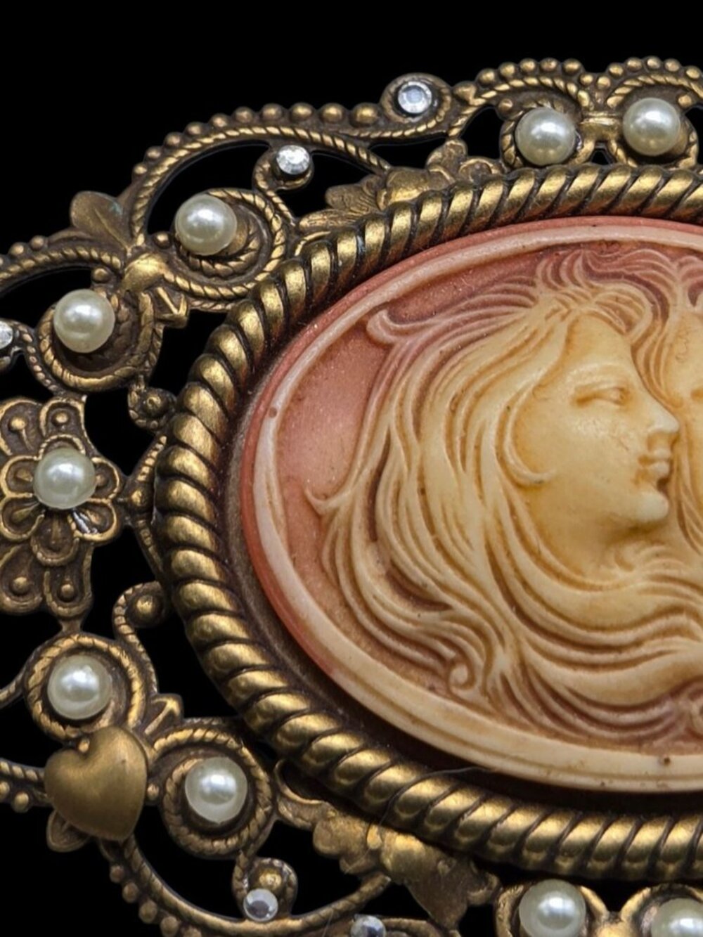 VTG Hidden Heart Two Sisters Cameo Brooch Filigree Faux Pearls Rhinestones - Picture 12 of 12